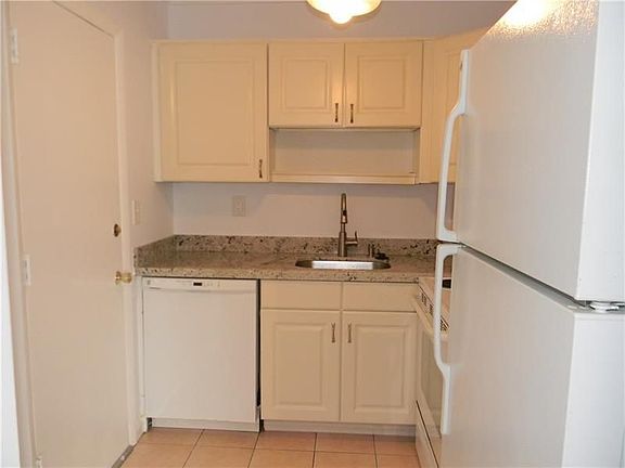 3rd image of 3020 NE 16th Ave APT 301