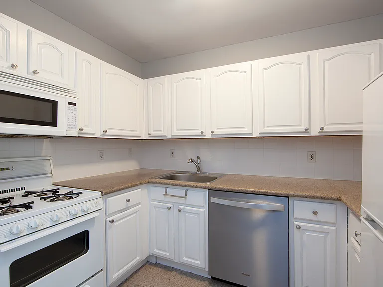 227 1st Ave #3 — Photo 3