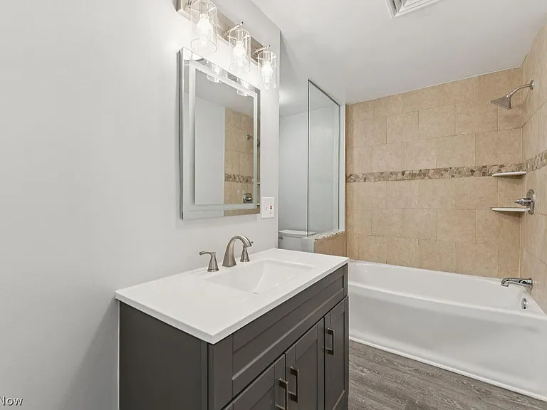 1387 Dietz Ave — Photo 16