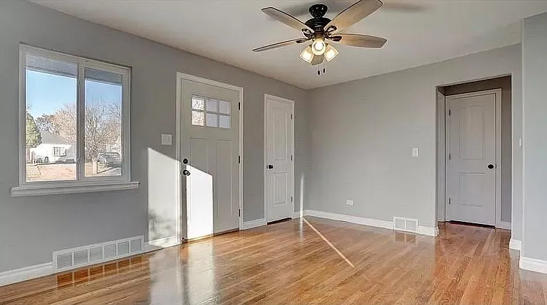 3320 Dexter St — Photo 3