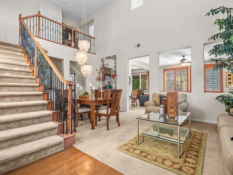 465 Avenida Antonio — Photo 2