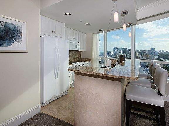 4th image of 4401 Collins Ave #1214