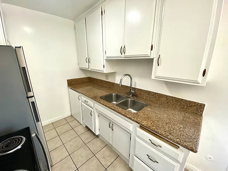 2147 Baxter St #1 — Photo 8
