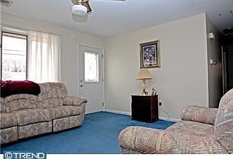 4th image of 400 Sylvania Ave