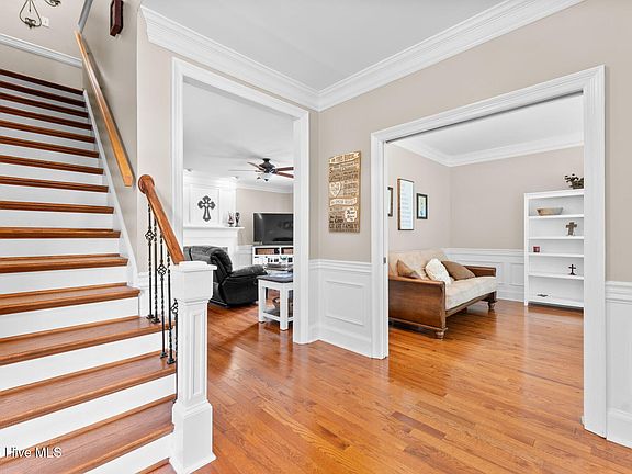 5th image of 1170 Oakton Trail