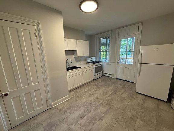 5th image of 449 2nd St #1