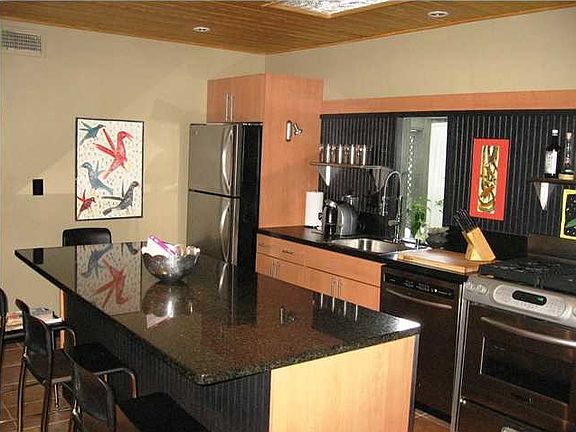 3rd image of 1569 College Ct