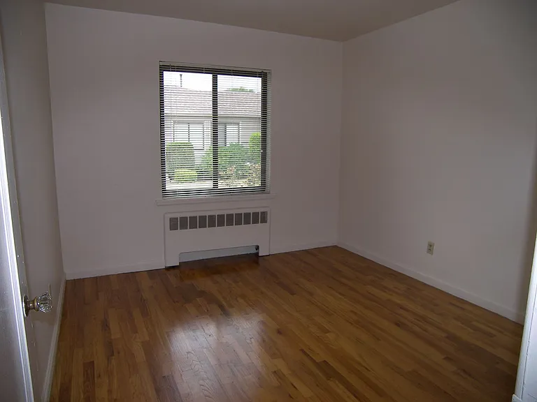 20-90 SE 57th Ave #1-8 — Photo 10