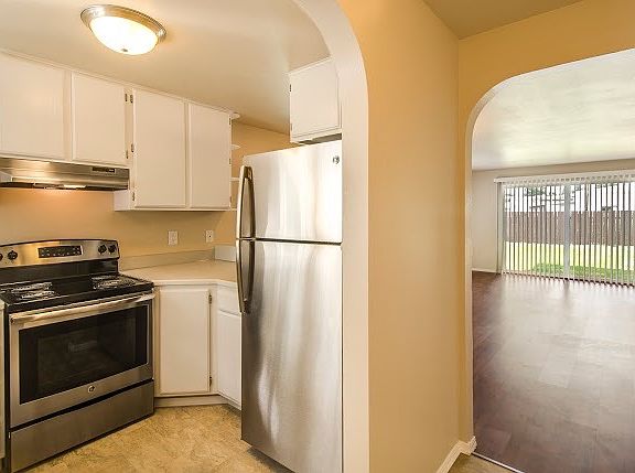 4th image of 616 Pine Ave #A