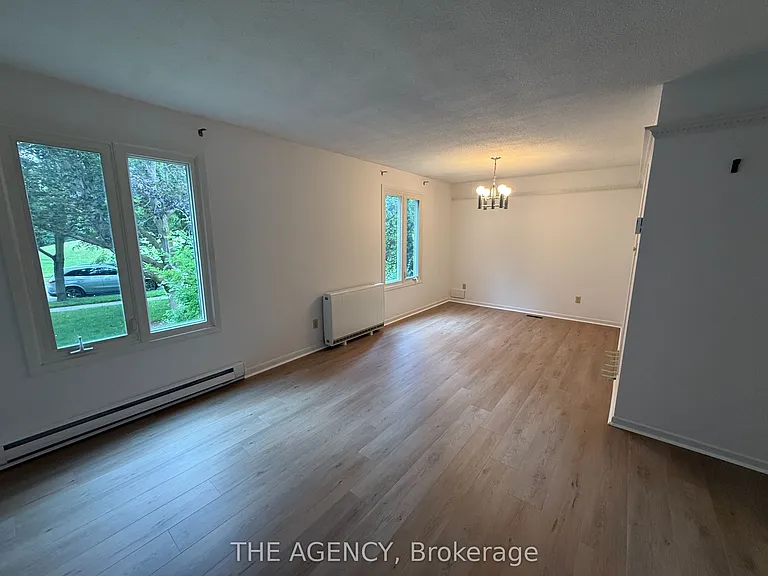 323 Waratah Ave — Photo 9