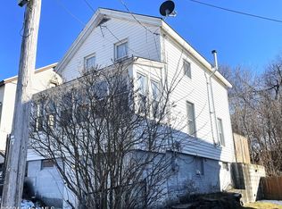 90 Elm St, Hoosick Falls, NY 12090