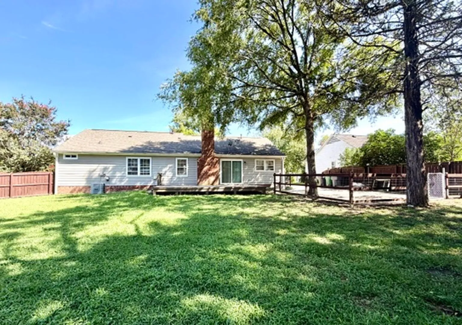 1/2 Month Off Special! Stunning 3BR/2BA Ranch in Brandon Forest — Photo 4