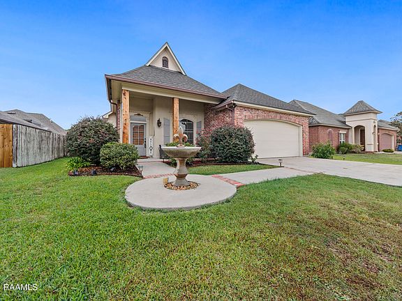 2nd image of 211 Tall Oaks Ln