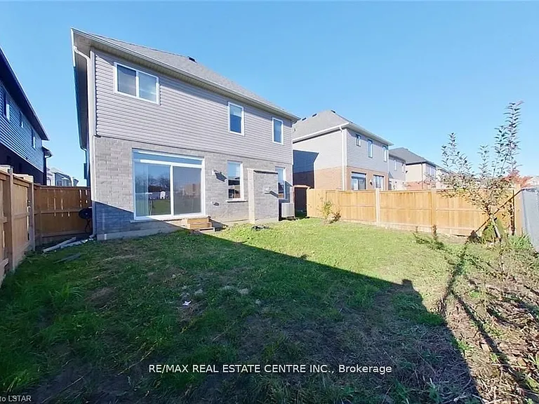 1560 Finley Cres — Photo 19