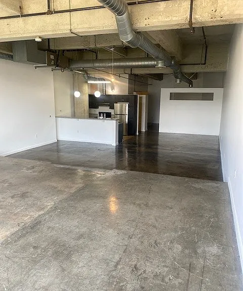 1610 W. 7th — Photo 12