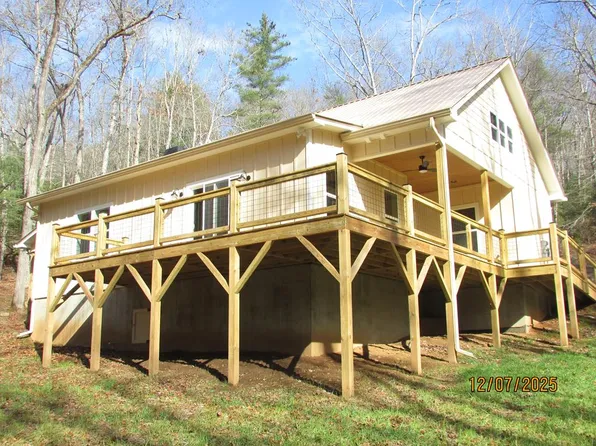 175 Broadtree Branch Dr, Hayesville, NC 28904