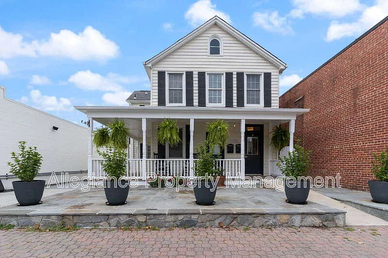 1506 B Mount Vernon Ave