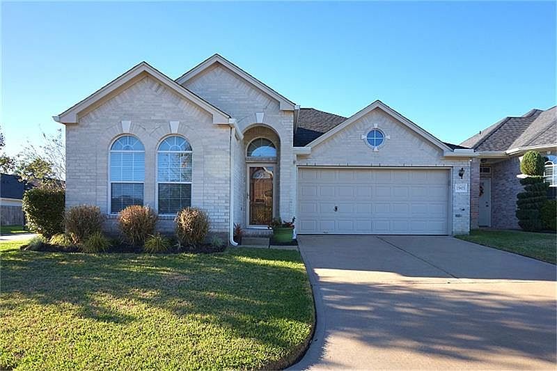 1st image of 15903 Pleasant Green Cir