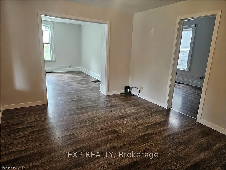 15 Cedar St — Photo 2
