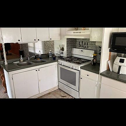 5th image of 3319 E Dean St