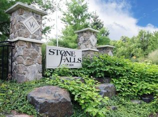 365 Spaulding Hills Cir SE APT 102, Ada, MI 49301