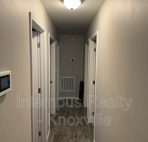 2419 E Glenwood Ave — Photo 13