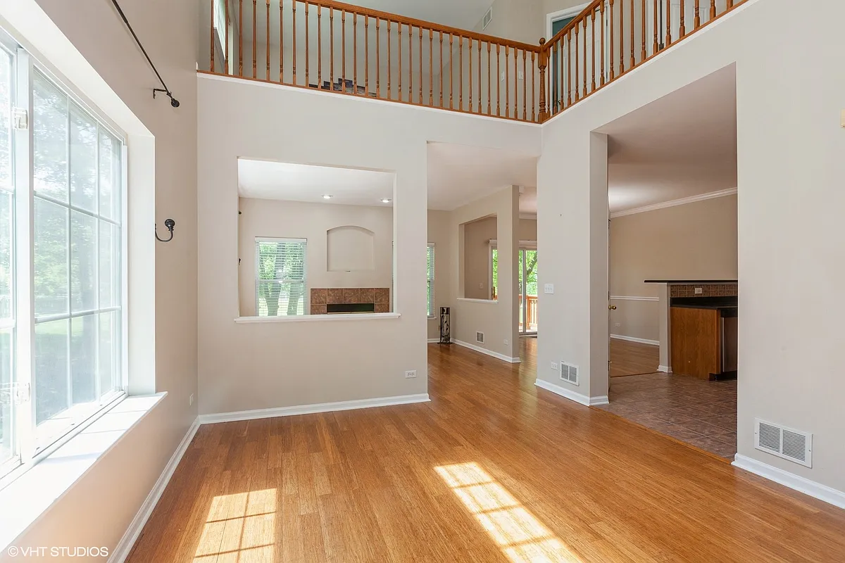 Building Photo - 2215 Stoughton Dr #2215