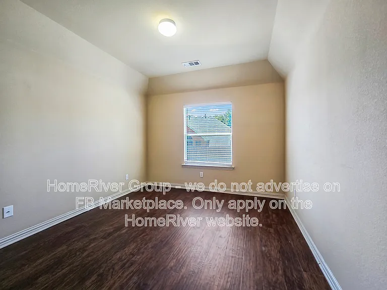 643 E Sandra Ln — Photo 14