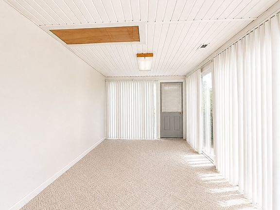3rd image of 110 Sparrow Ln