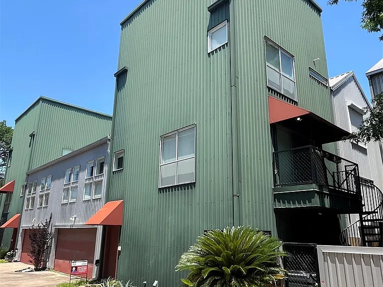 1315 Buckner St — Photo 2