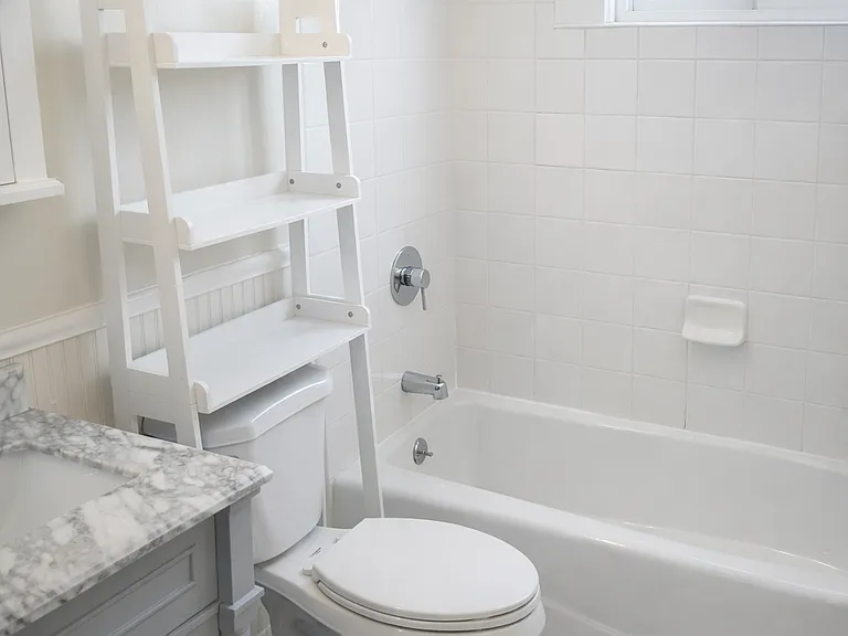 586 Cole St — Photo 8
