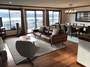 8315 Sandy Hook Dr, Clinton, WA 98236