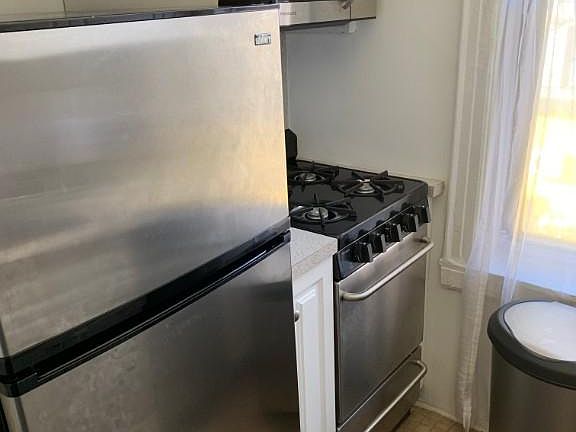 3rd image of 370 W 51st St APT 2B
