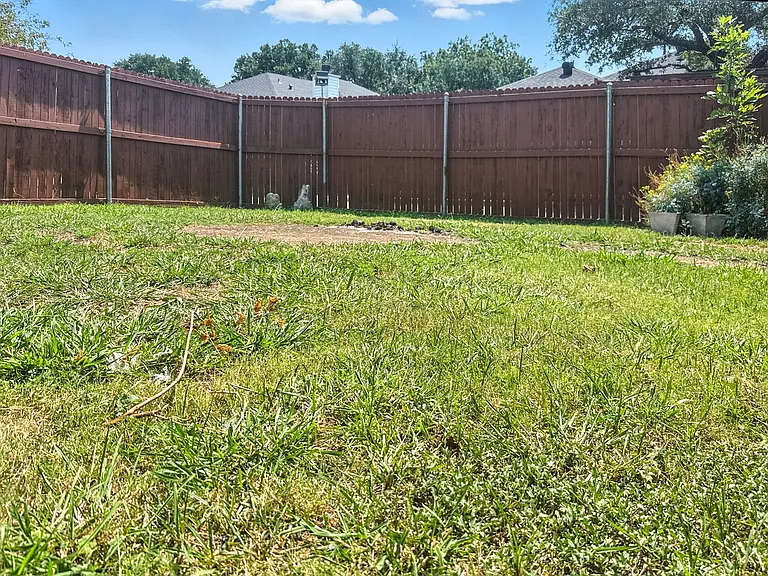 1012 Blackenhurst Ln — Photo 20
