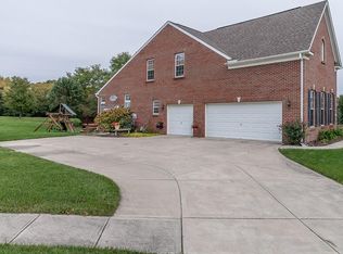 2626 Wyndham Dr, Dayton, OH 45431