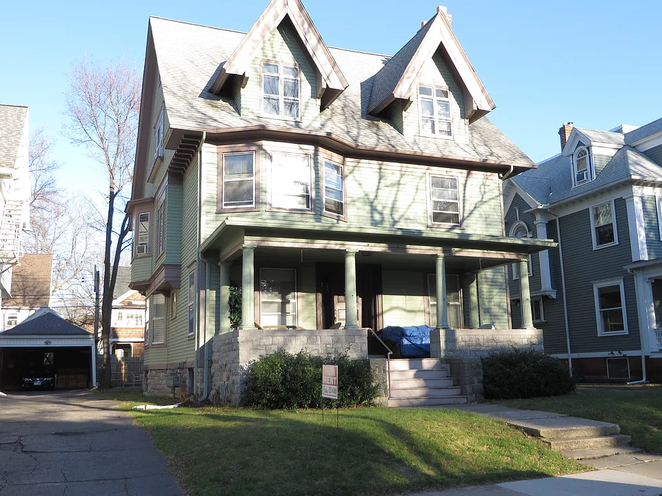 98 Argyle St