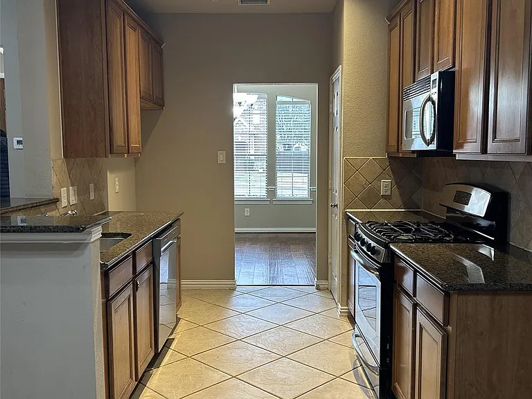 2148 Walnut Square Dr — Photo 17