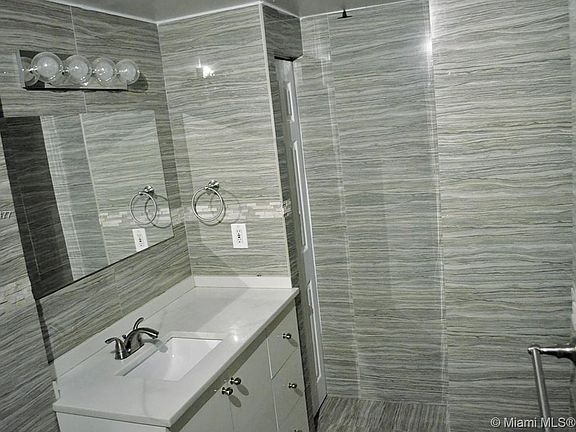 5th image of 100 SW 117th Ter #2204
