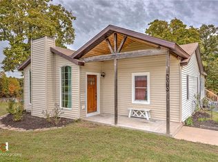 8070 N Tillys Hill Rd, Decatur, AR 72722