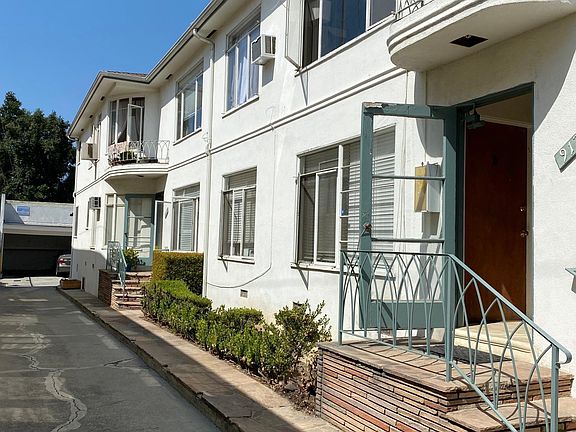 5th image of 913 N Sweetzer Ave #A