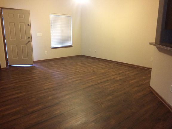 2nd image of 1138 W Maywood St