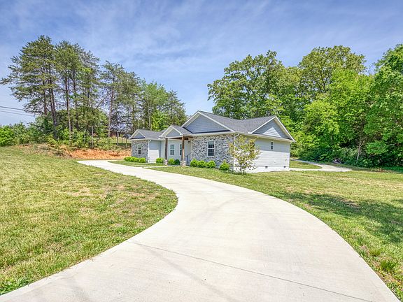 3rd image of 1014 Valley Home Rd
