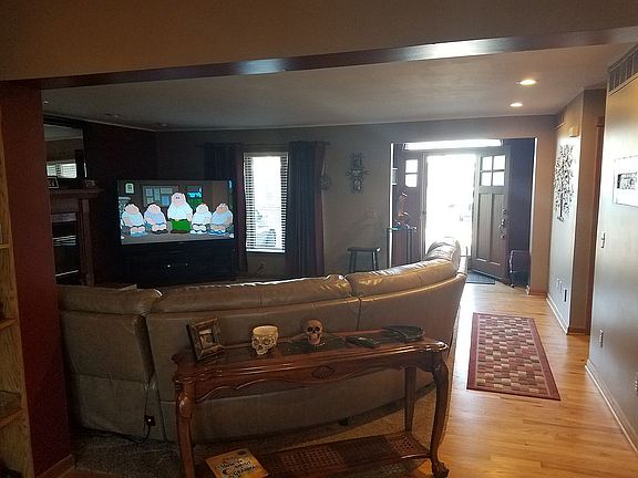 3rd image of 7916 Stark Dr