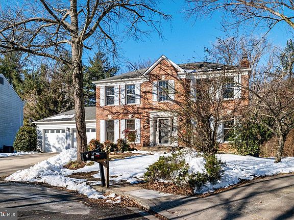 3rd image of 303 Pytchley Run