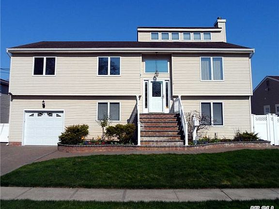 2nd image of 139 Grand Blvd