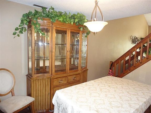 4th image of 135 Garnett Ln