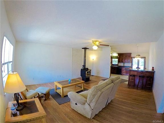4th image of 3015 Court Dr