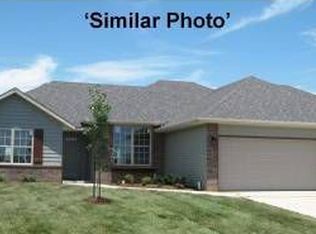 3927 W Tall Pne, Springfield, MO 65810
