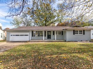 2008 E Meadow Dr, Springfield, MO 65804