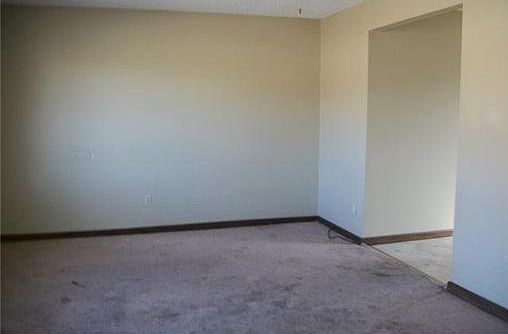 2nd image of 806 Golf St